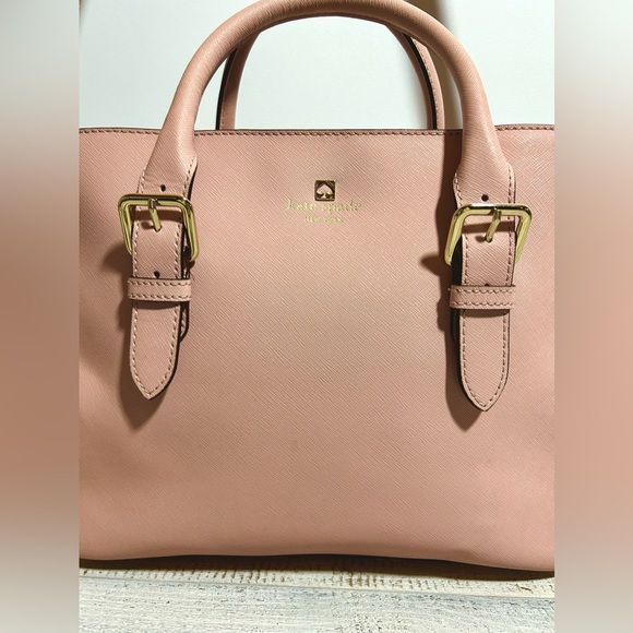 Kate Spade
Medium Size with Shoulder Straps. - Picture 2 of 6
